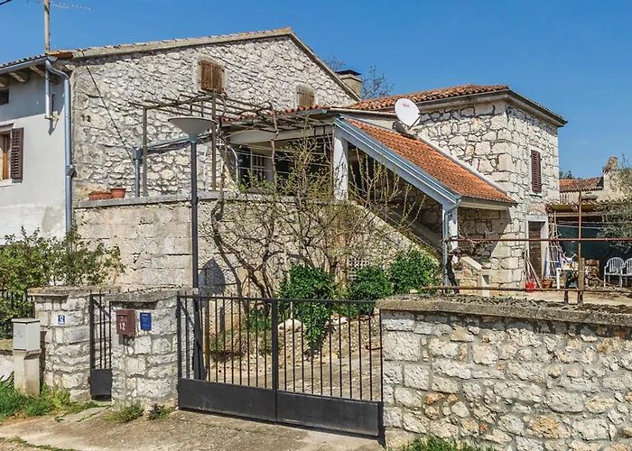 Cozy Apartment In Vrsar With Kitchen